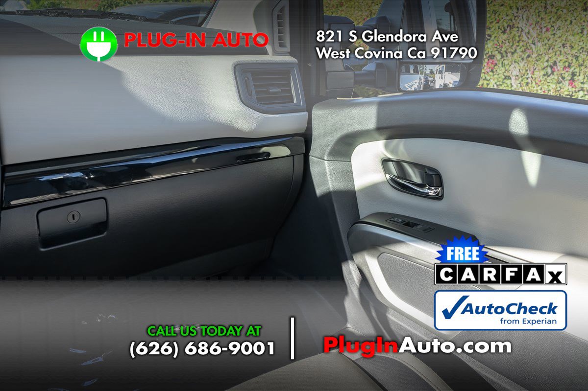 Used 2024 Nissan Titan SV w/ SV Convenience Package image 16