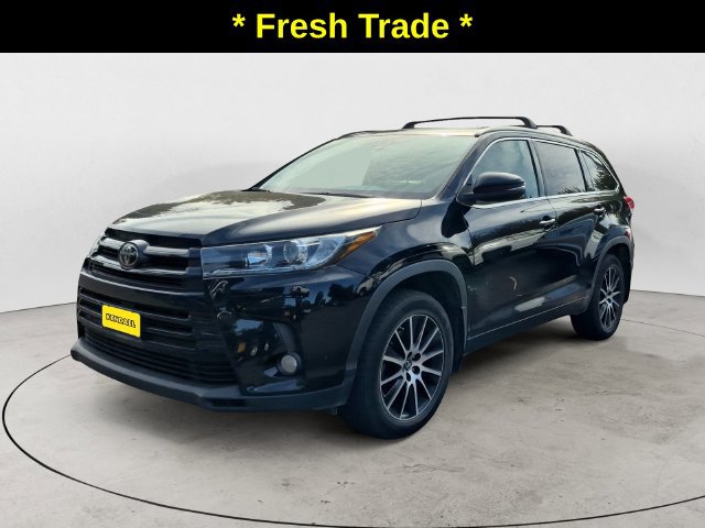 Used 2017 Toyota Highlander SE AWD/4WD image 1