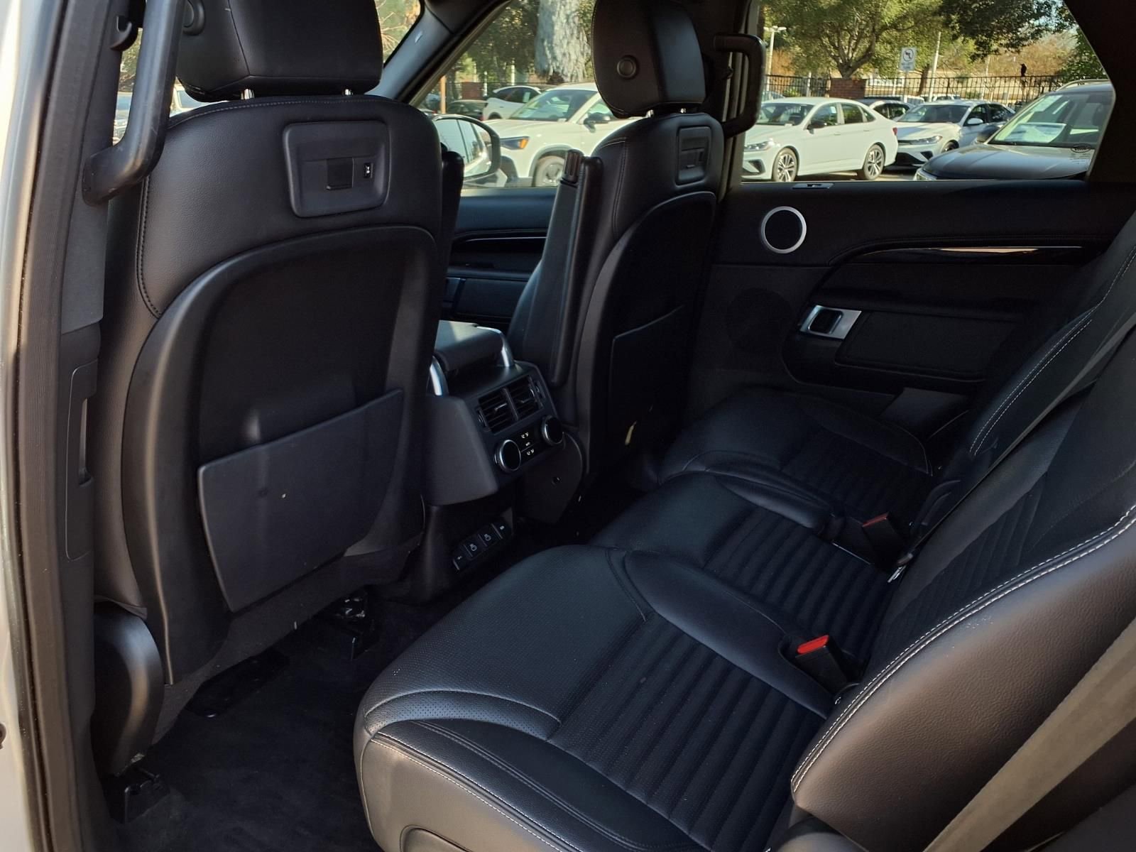 Used 2022 Land Rover Discovery S R-Dynamic image 14