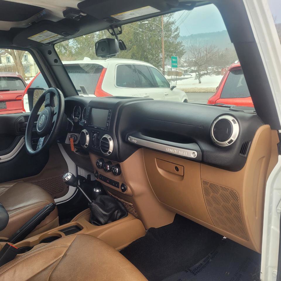 Used 2017 Jeep Wrangler Unlimited Sahara w/ Connectivity Group image 26