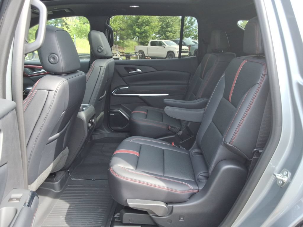 New 2026 Chevrolet Traverse RS w/ LPO, Floor Liner Package FWD image 16