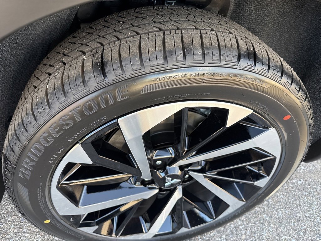 New 2025 Mitsubishi Outlander SE image 11