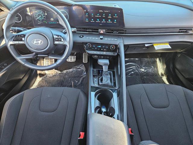 Used 2025 Hyundai Elantra SEL image 16
