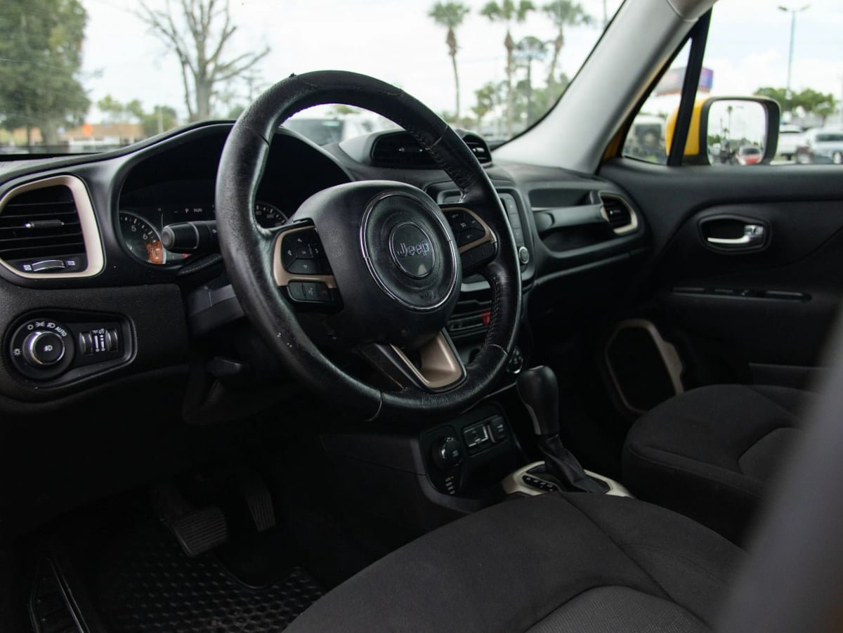 Used 2016 Jeep Renegade Latitude w/ Popular Equipment Group AWD/4WD image 14