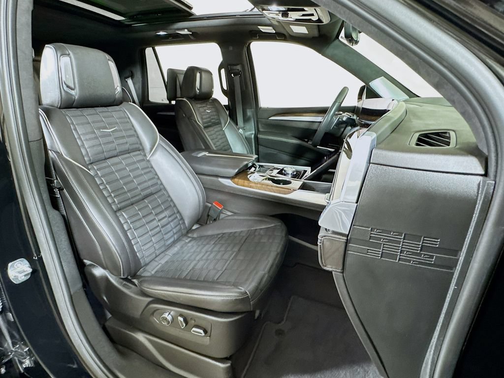 Certified 2025 Cadillac Escalade Sport Platinum w/ LPO, ONYX Package AWD/4WD image 30