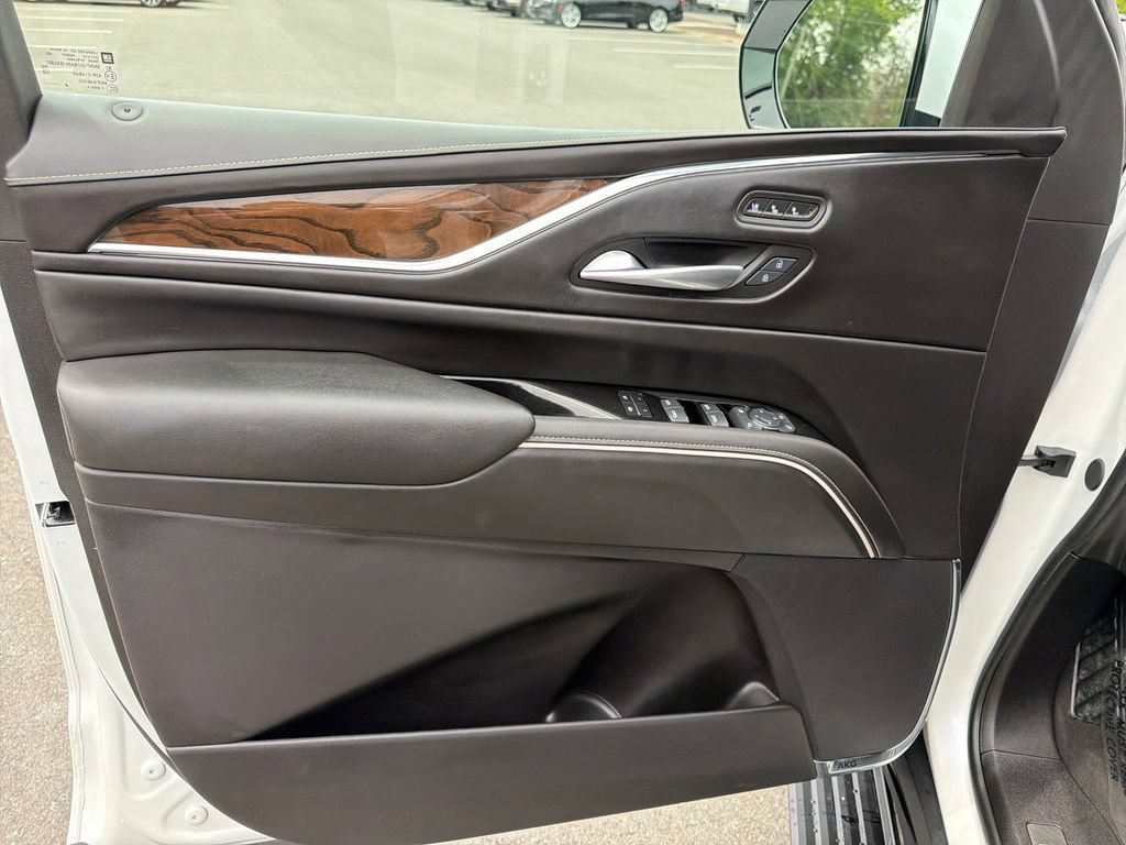 Certified 2024 Cadillac Escalade ESV Sport Platinum w/ LPO, ONYX Package AWD/4WD image 4