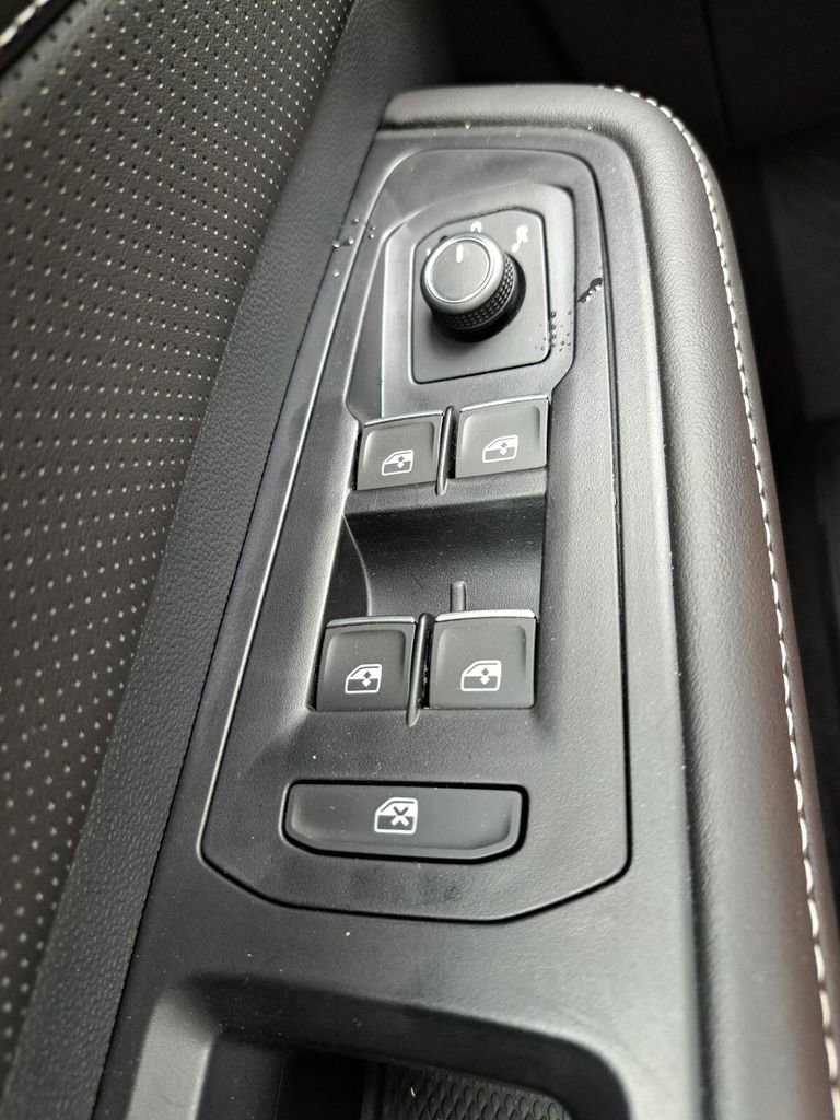 Used 2026 Volkswagen Atlas SE FWD image 16