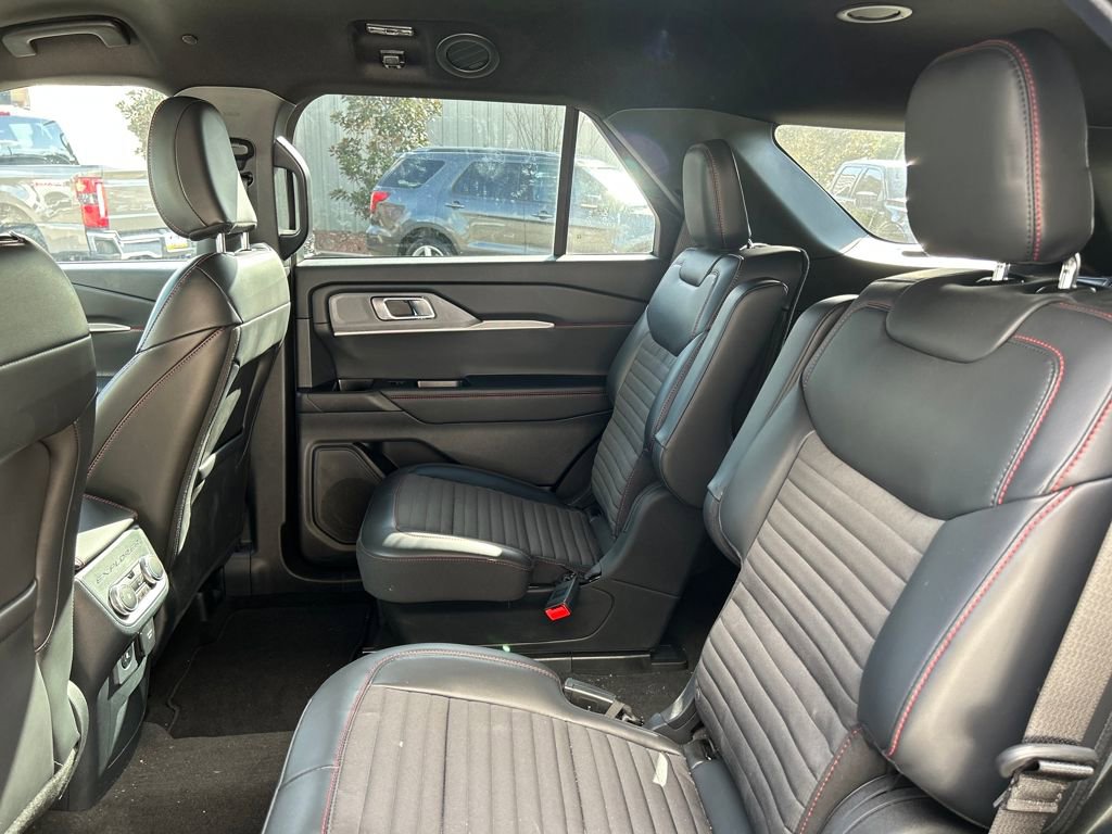 Certified 2025 Ford Explorer ST-Line w/ Premium Package image 13