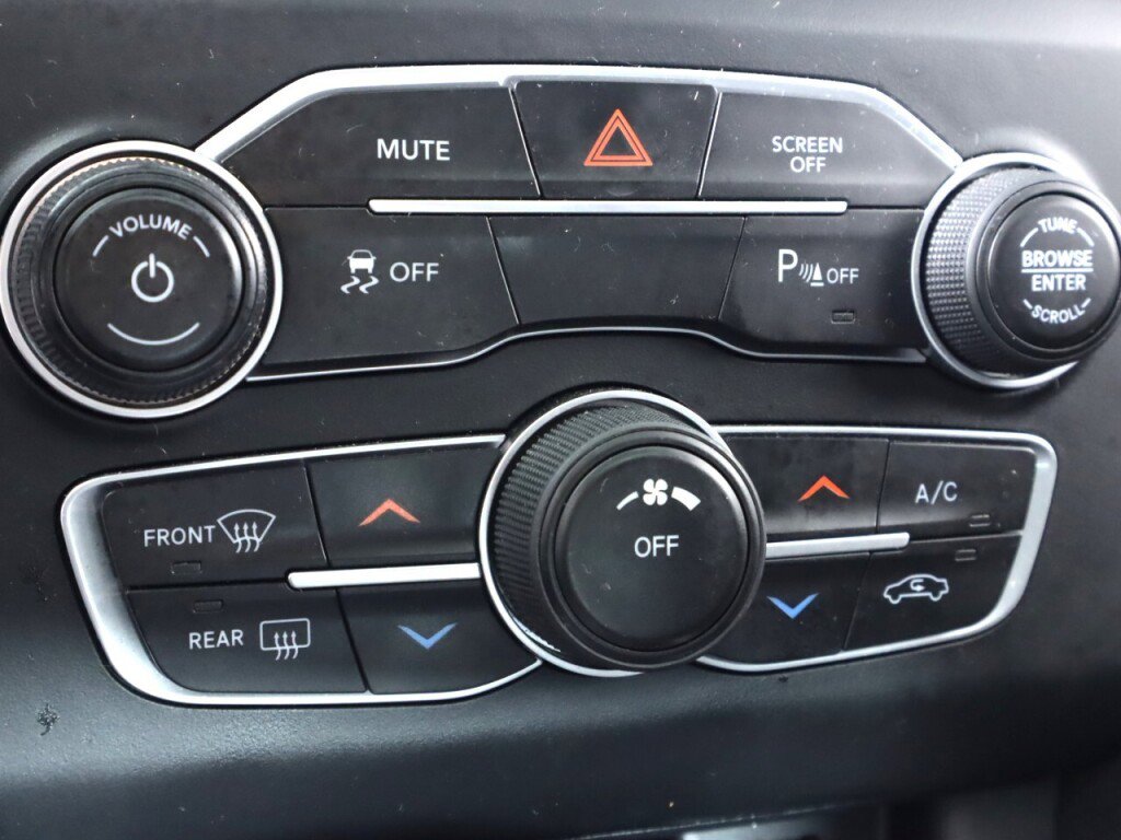 Used 2019 Dodge Charger SXT image 21