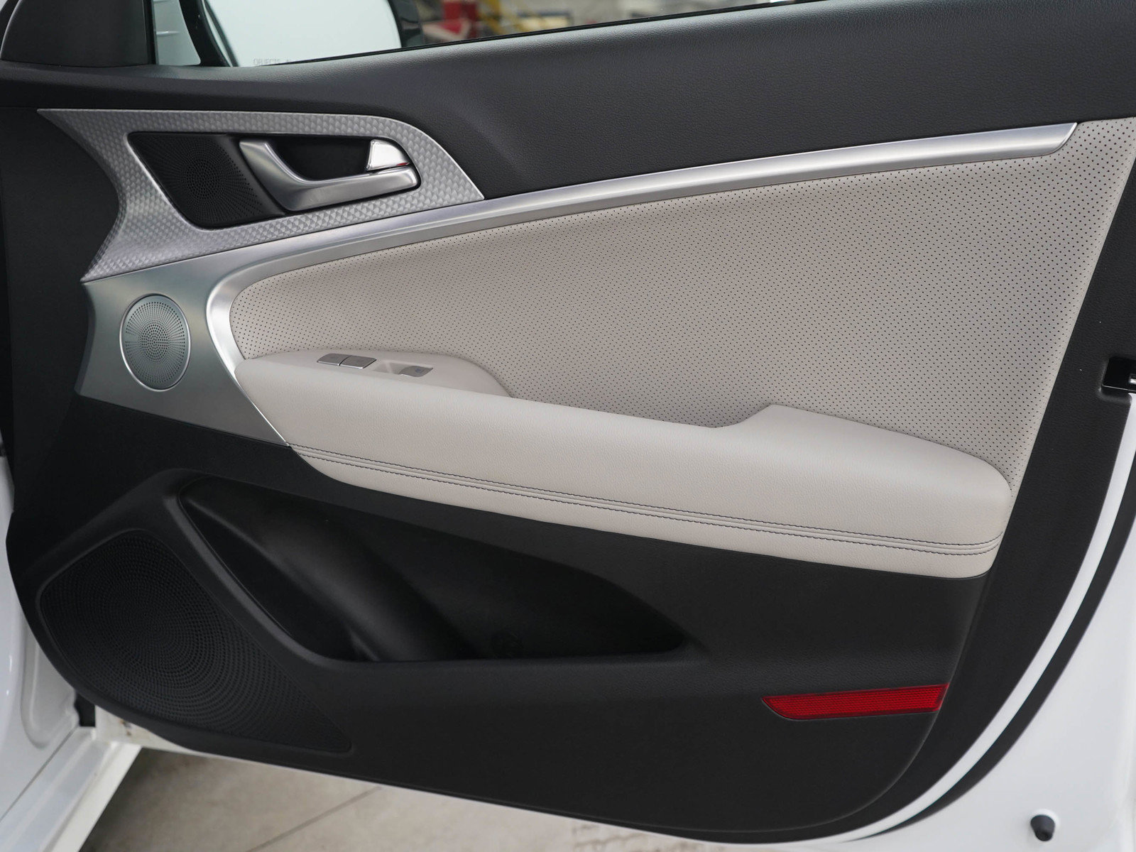 Used 2023 Genesis G70 2.0T w/ Sport Prestige Package AWD/4WD image 9