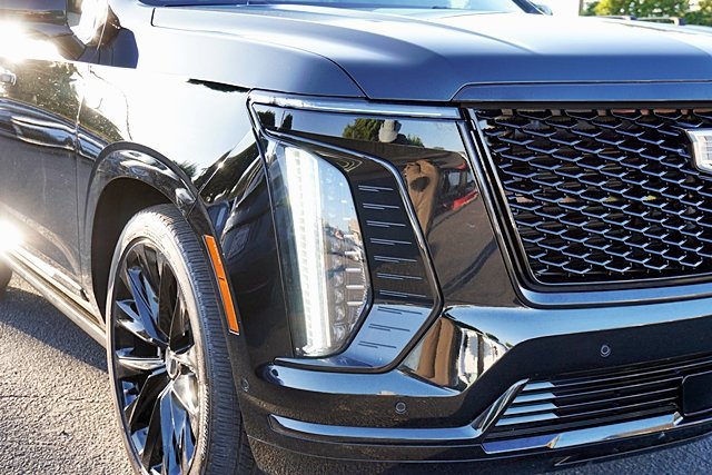 Used 2025 Cadillac Escalade Sport Platinum w/ LPO, ONYX Package AWD/4WD image 12