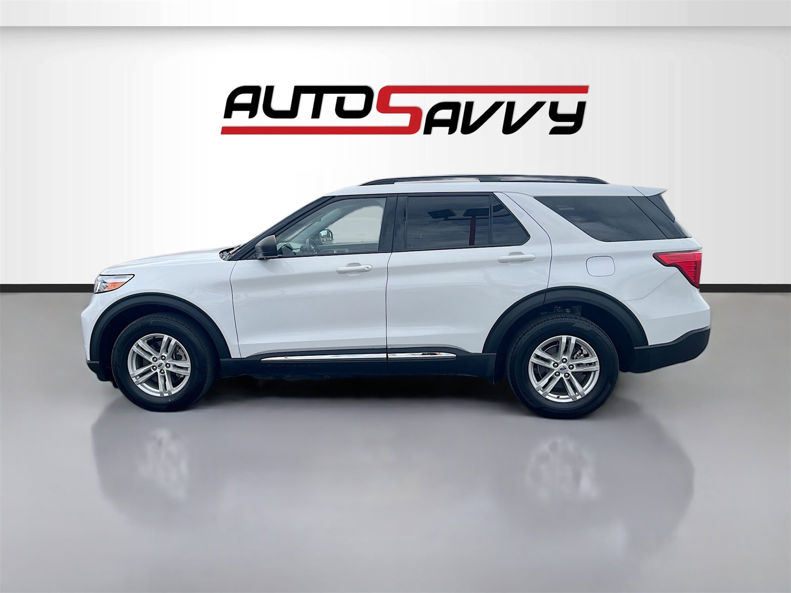 Used 2021 Ford Explorer XLT w/ Equipment Group 202A image 4