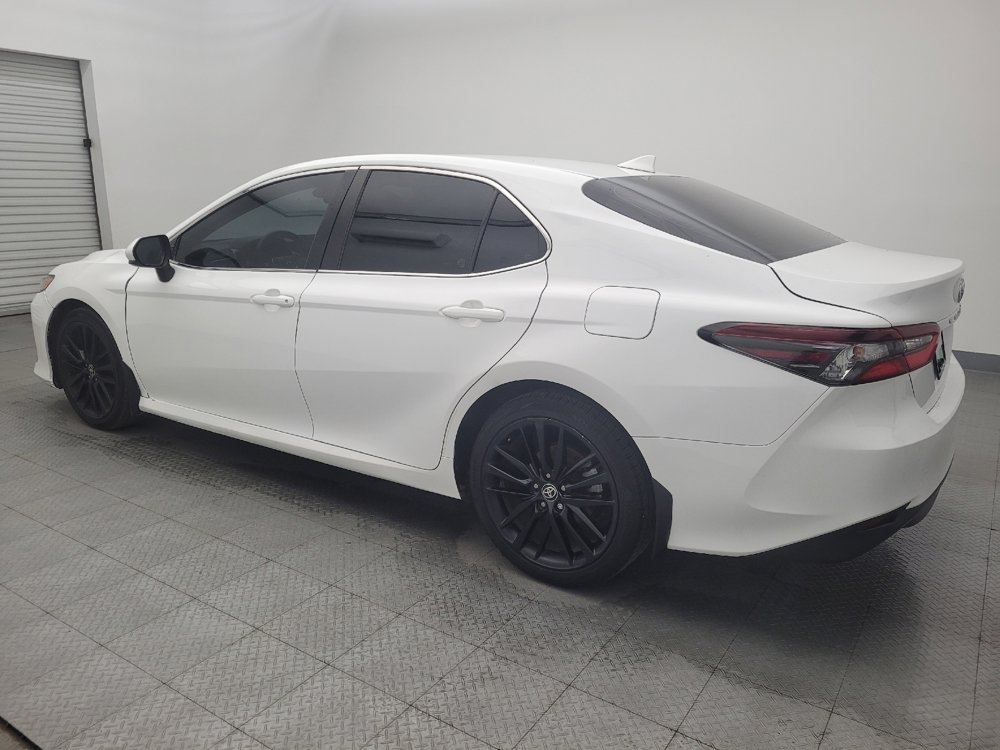 Used 2021 Toyota Camry LE image 3