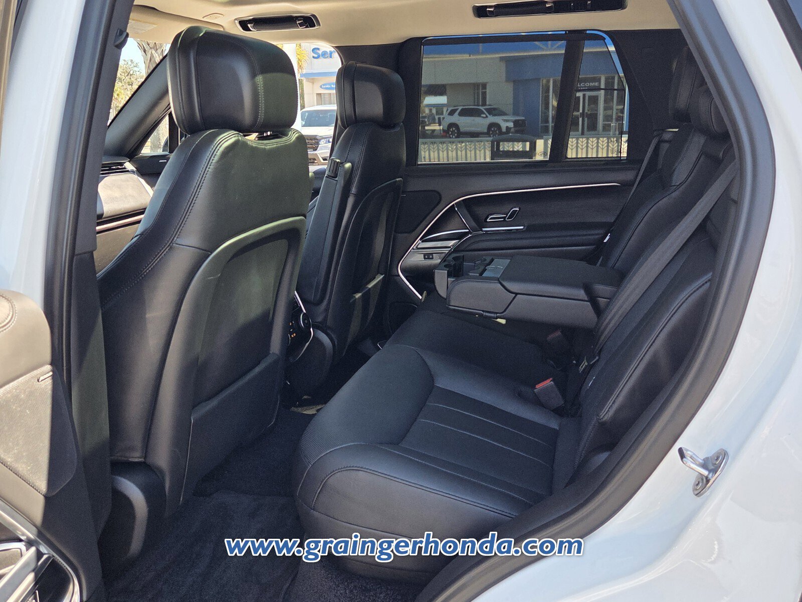 Used 2023 Land Rover Range Rover SE image 10