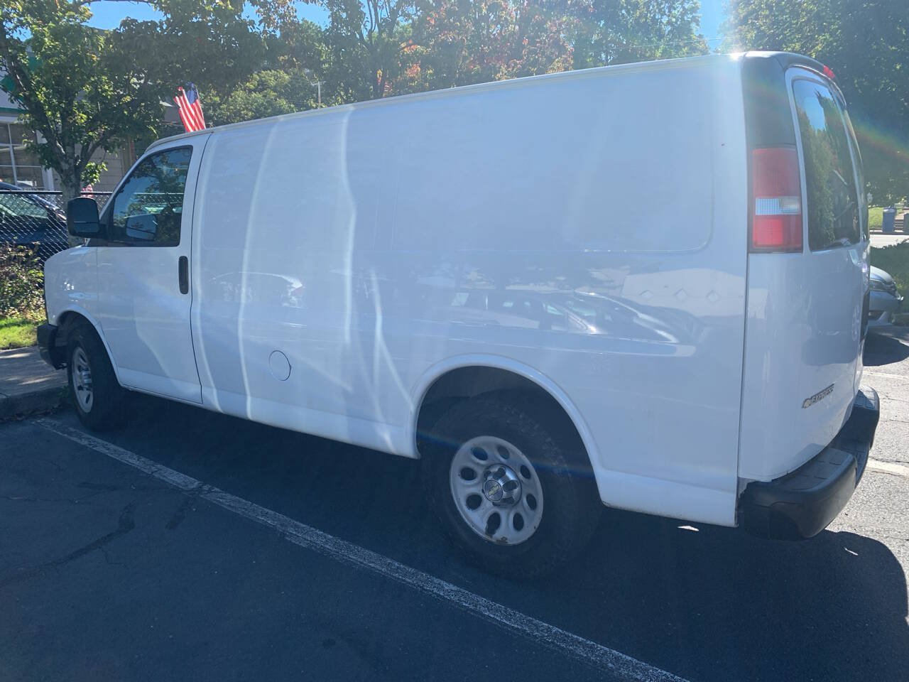 Used 2010 Chevrolet Express 1500 RWD image 10