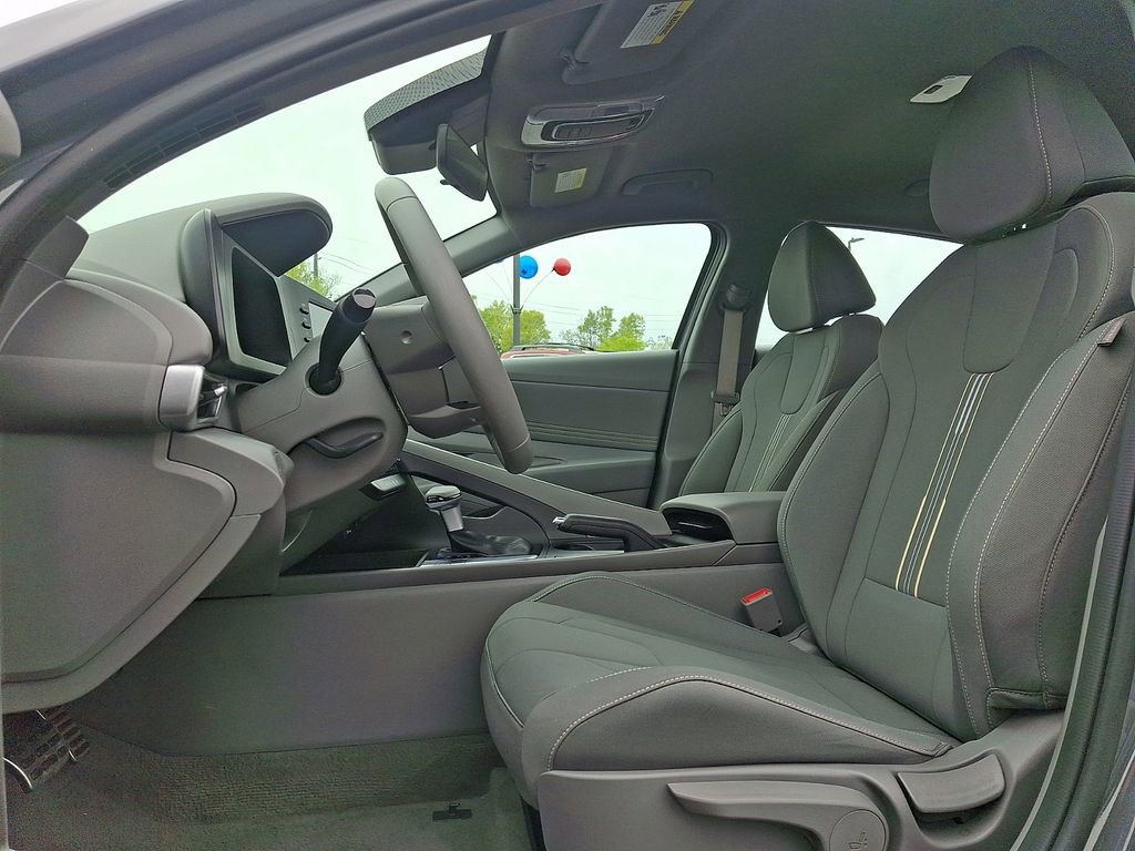 Used 2025 Hyundai Elantra Sport w/ Cargo Package FWD image 13