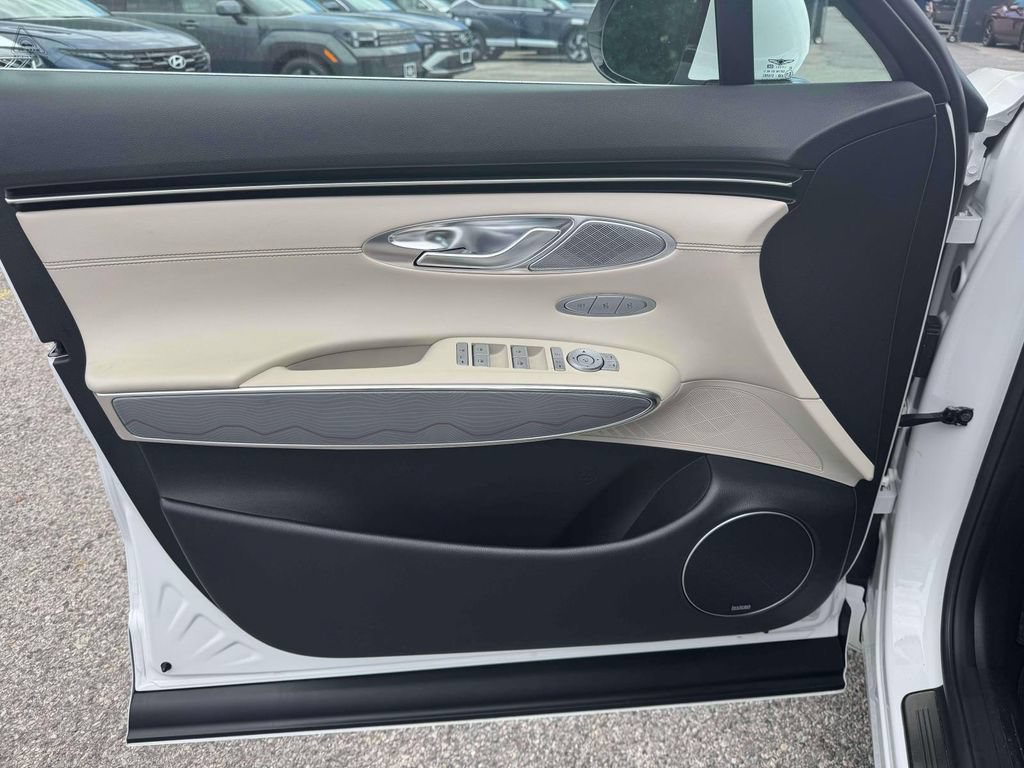 Certified 2023 Genesis GV70 2.5T w/ Advanced Package AWD/4WD image 15