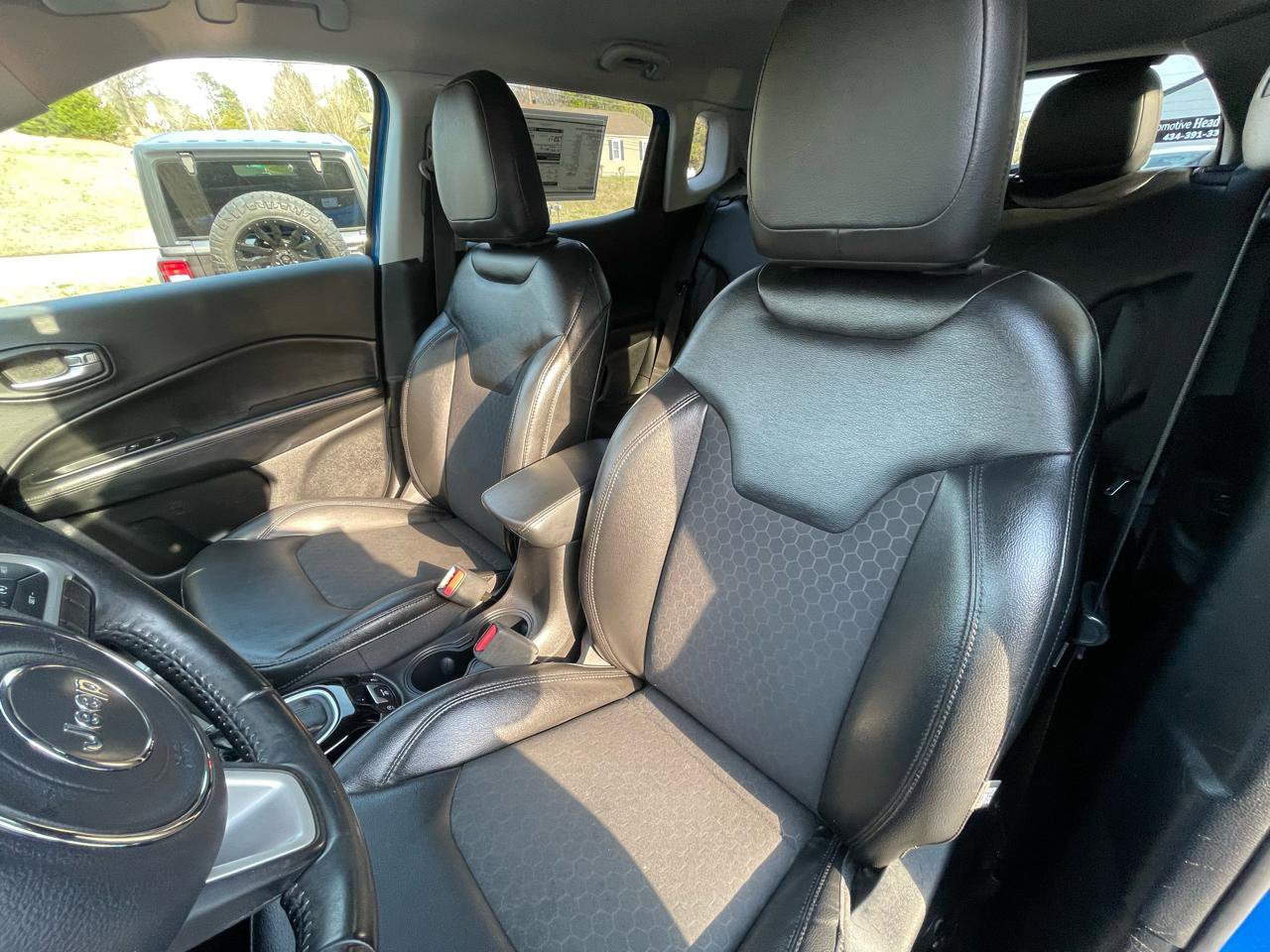 Used 2018 Jeep Compass Latitude AWD/4WD image 12