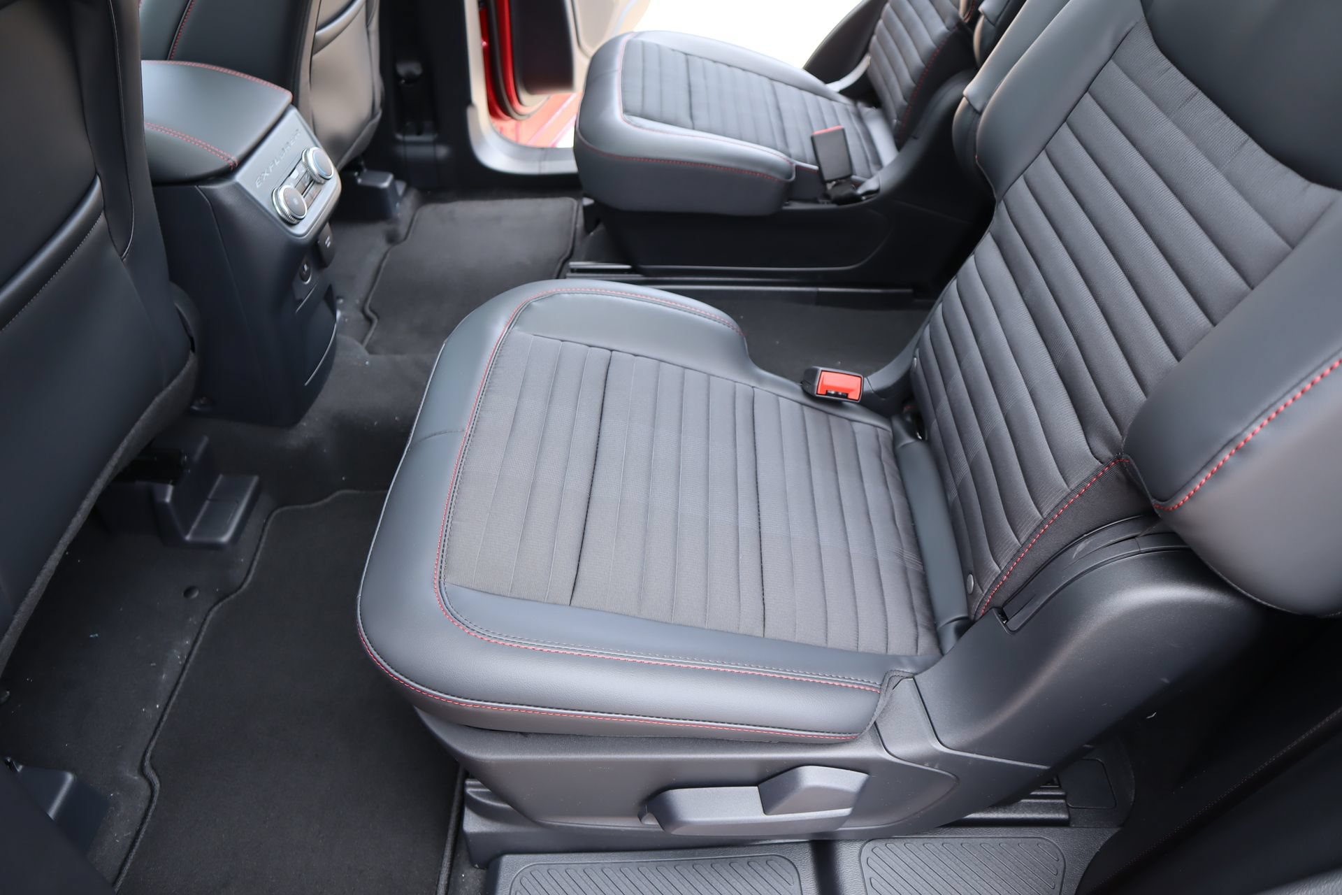 New 2026 Ford Explorer ST-Line w/ ST-Line Street Pack AWD/4WD image 14