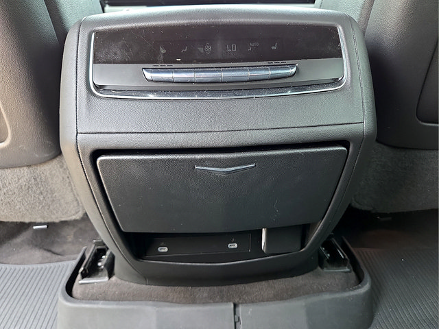 Used 2022 Cadillac Escalade Luxury w/ LPO, Illumination Package AWD/4WD image 14