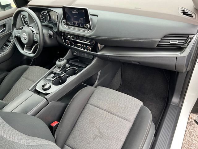 Used 2022 Nissan Rogue SV image 17