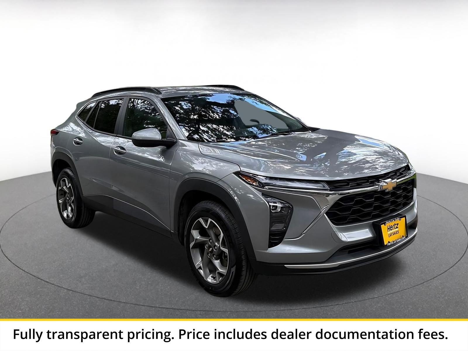Used 2025 Chevrolet Trax LT FWD image 1