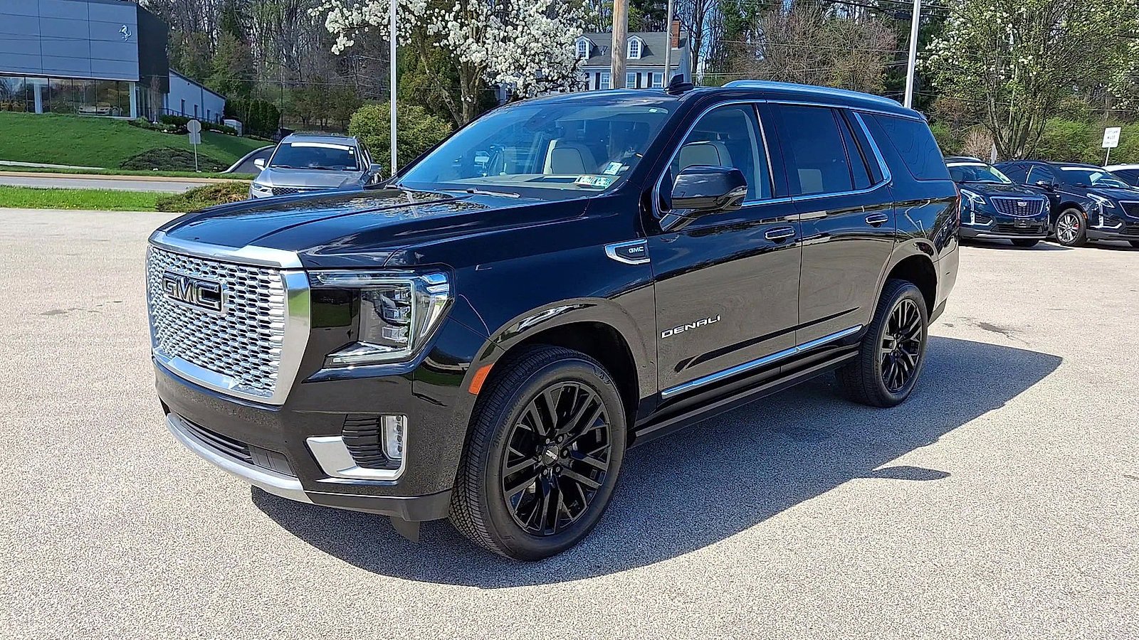 Certified 2021 GMC Yukon Denali w/ Denali Premium Package AWD/4WD image 4