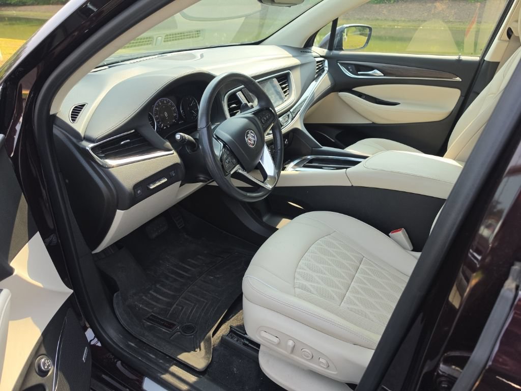 Used 2023 Buick Enclave Avenir AWD/4WD image 10