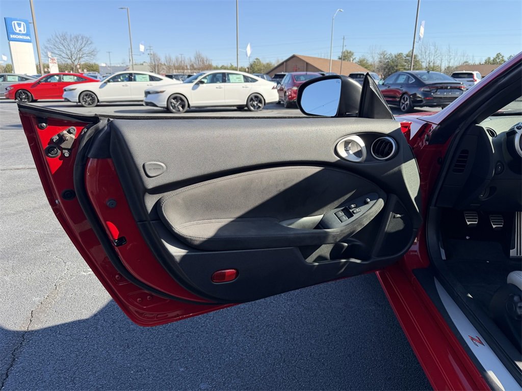Used 2017 Nissan 370Z Touring Sport image 11
