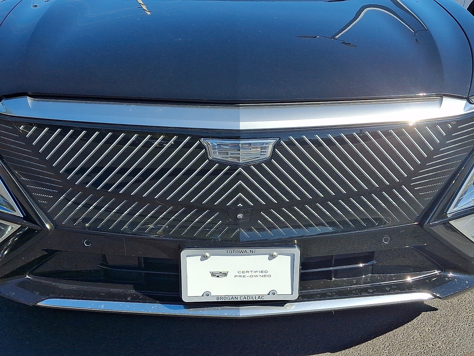 Certified 2024 Cadillac Lyriq Luxury AWD/4WD image 9