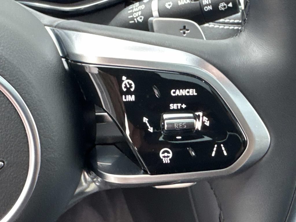 Certified 2024 Jaguar F-PACE R-Dynamic S AWD/4WD image 30