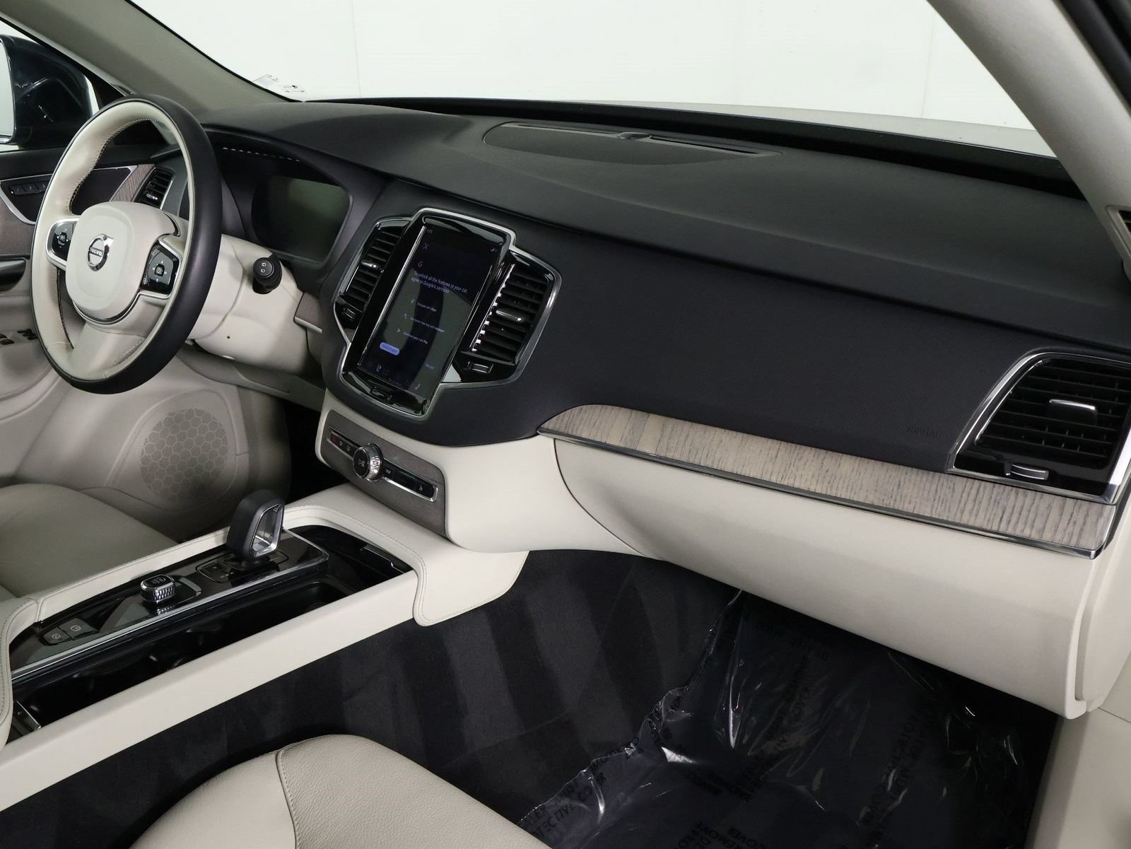 Certified 2023 Volvo XC90 B6 Plus w/ Protection Package Premier AWD/4WD image 22