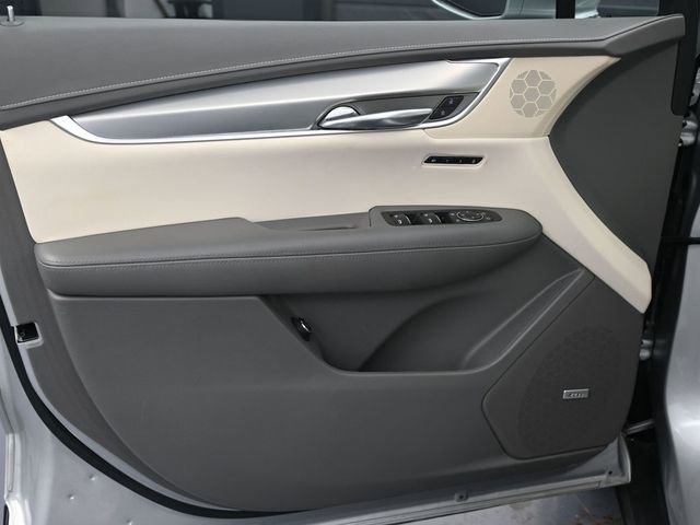 Used 2018 Cadillac XT5 Luxury w/ Driver Awareness Package image 9