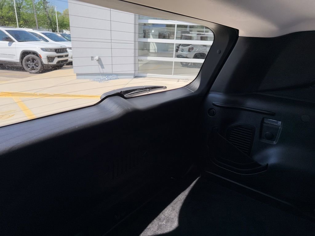 Used 2023 Jeep Renegade Latitude w/ Sun/Sound Group AWD/4WD image 43