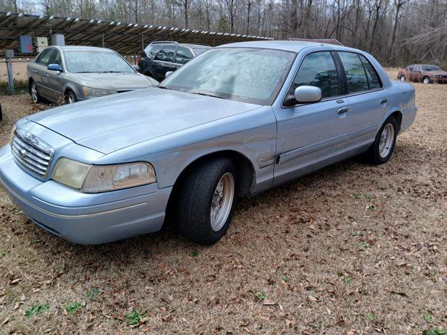 Used 2001 Ford Crown Victoria LX image 4