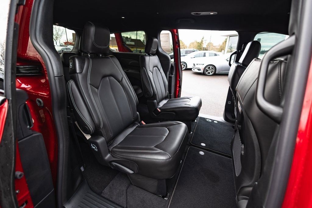 New 2026 Chrysler Pacifica Select w/ S Appearance Package image 32