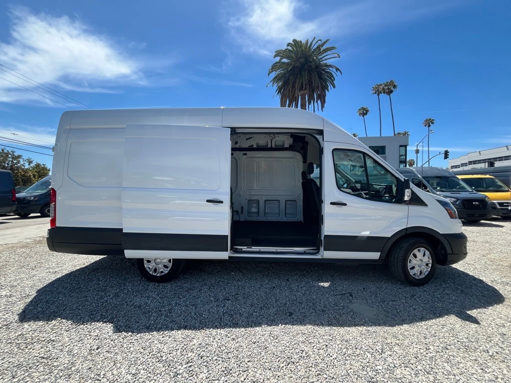 Used 2022 Ford E-Transit 148 High Roof Extended image 5