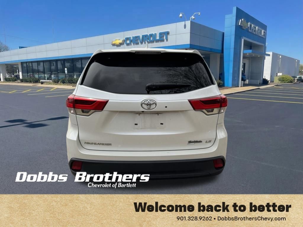 Used 2017 Toyota Highlander Plus image 6