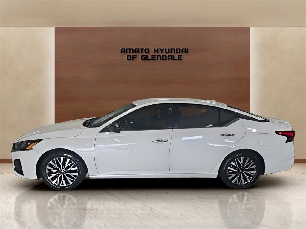 Used 2024 Nissan Altima 2.5 SV image 3