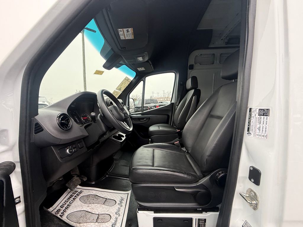 Used 2024 Mercedes-Benz Sprinter 2500 w/ Acoustic Package image 16