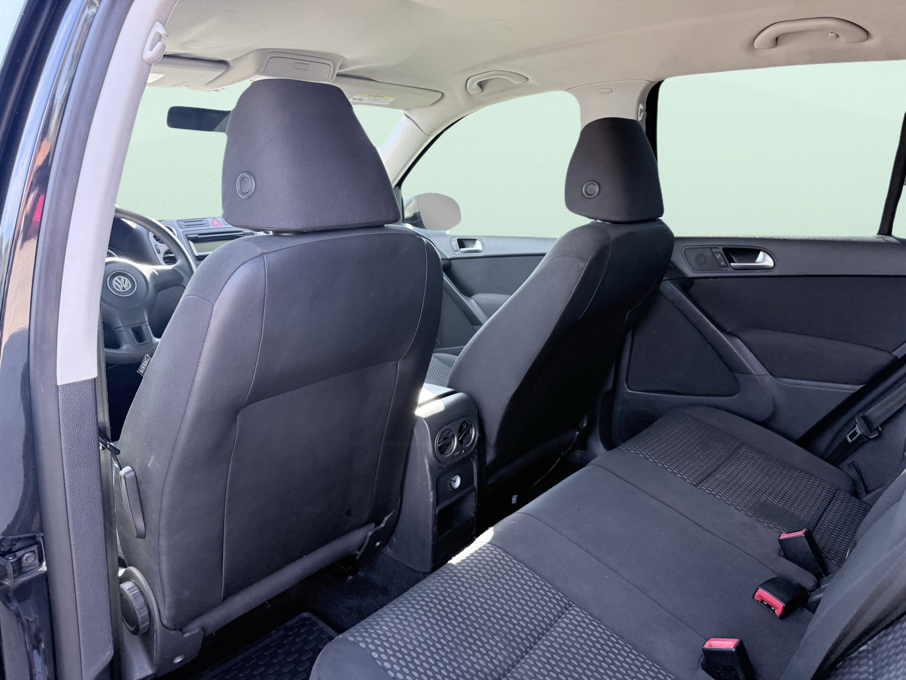 Used 2011 Volkswagen Tiguan S image 30