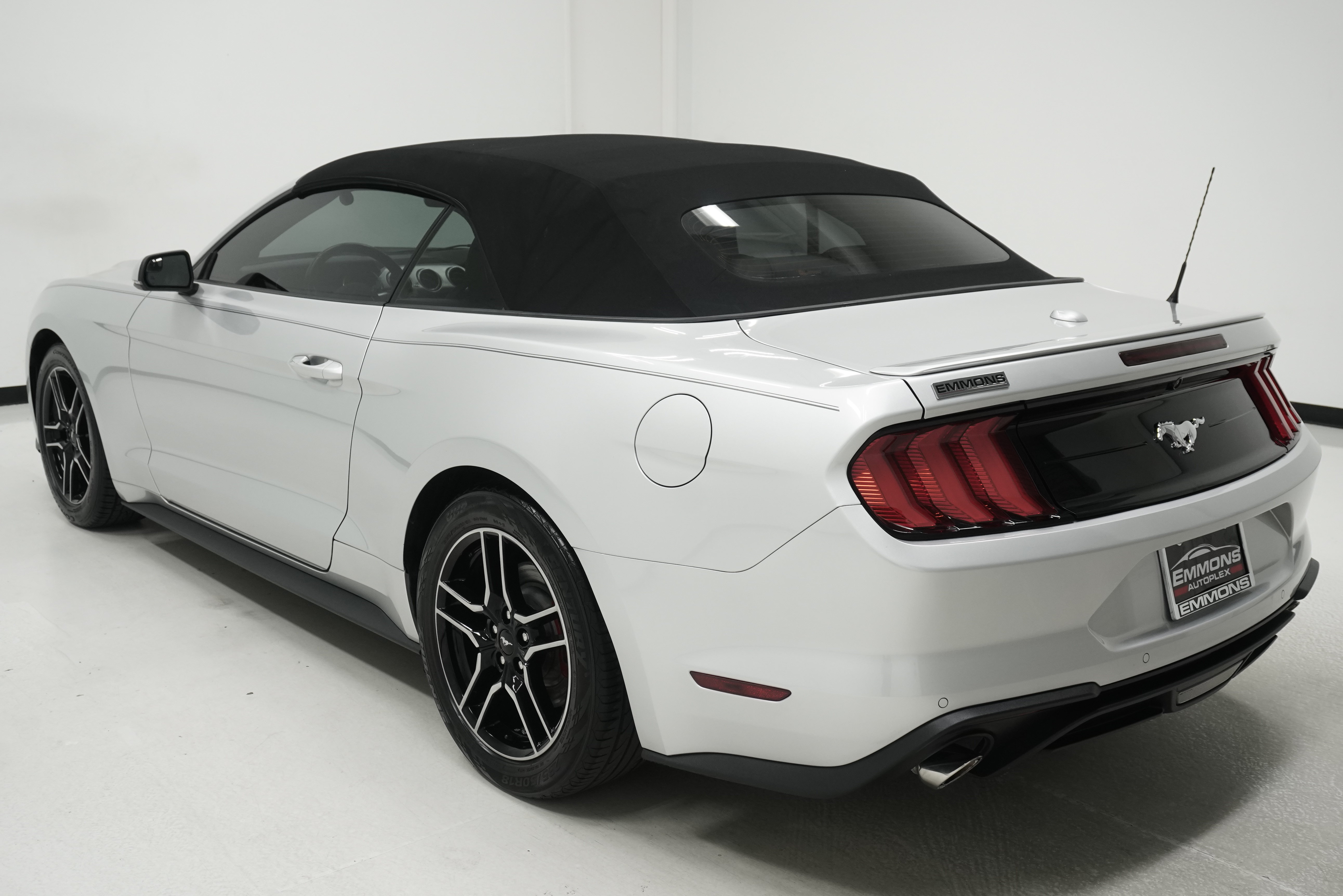 Used 2019 Ford Mustang Premium RWD image 6
