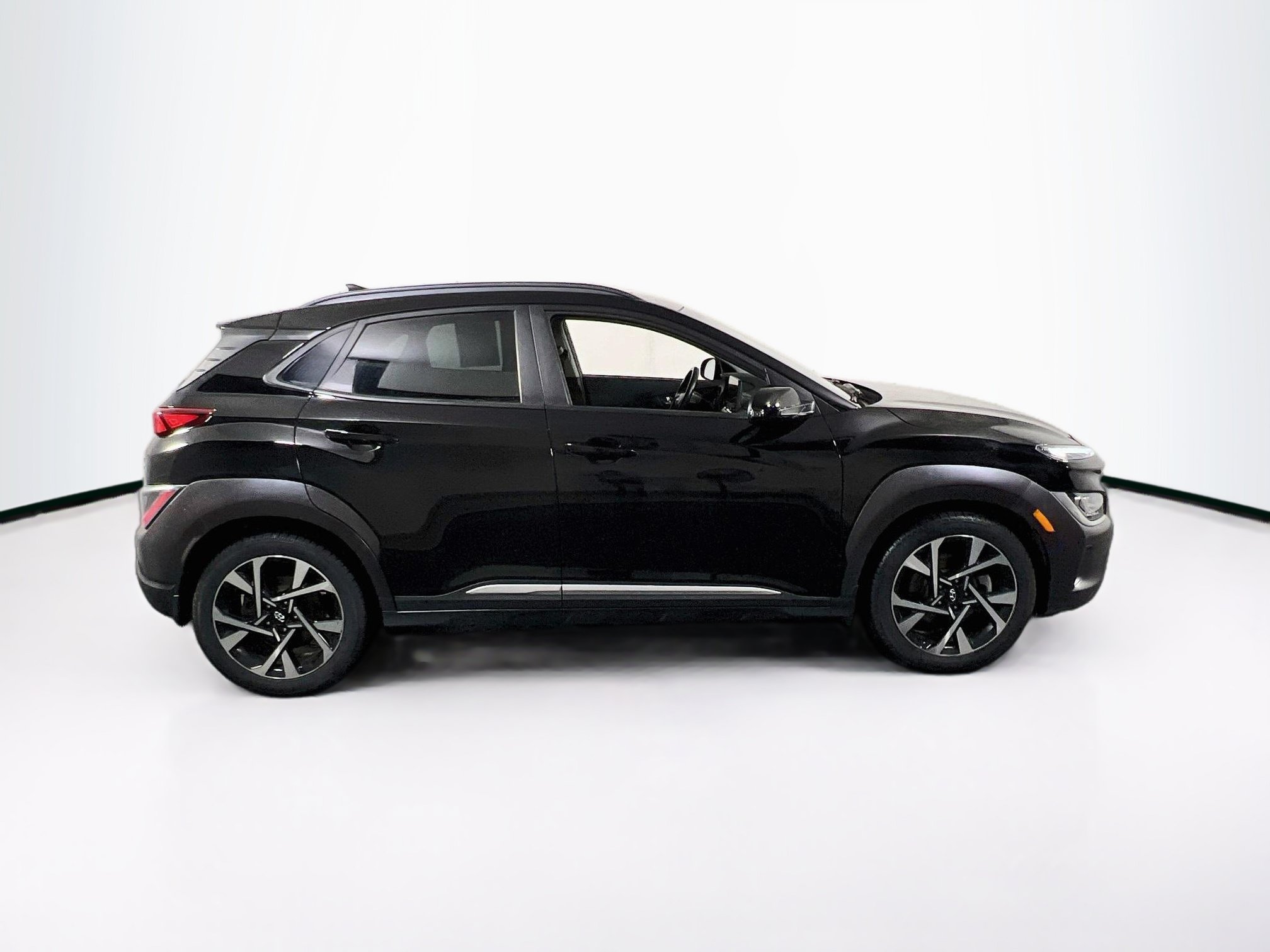 Used 2023 Hyundai Kona Limited w/ Cargo Package AWD/4WD image 4