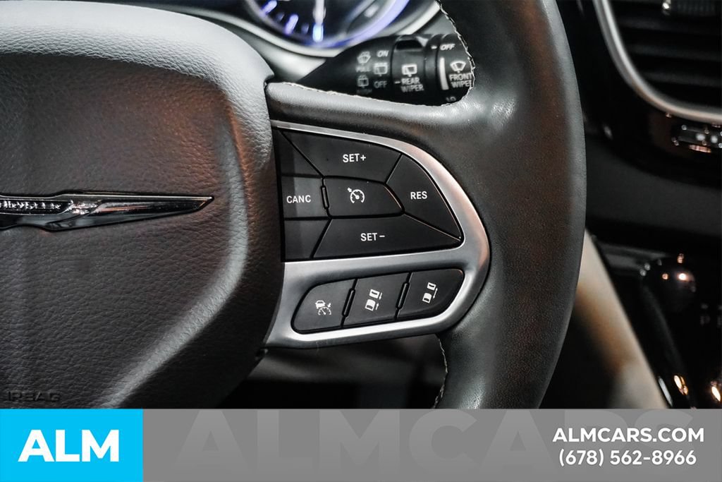 Used 2023 Chrysler Pacifica Touring-L FWD image 25