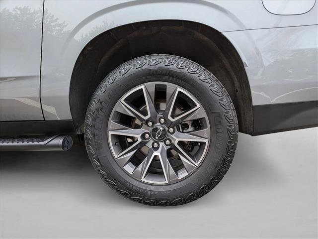 Used 2023 Chevrolet Suburban Z71 w/ Luxury Package AWD/4WD image 24