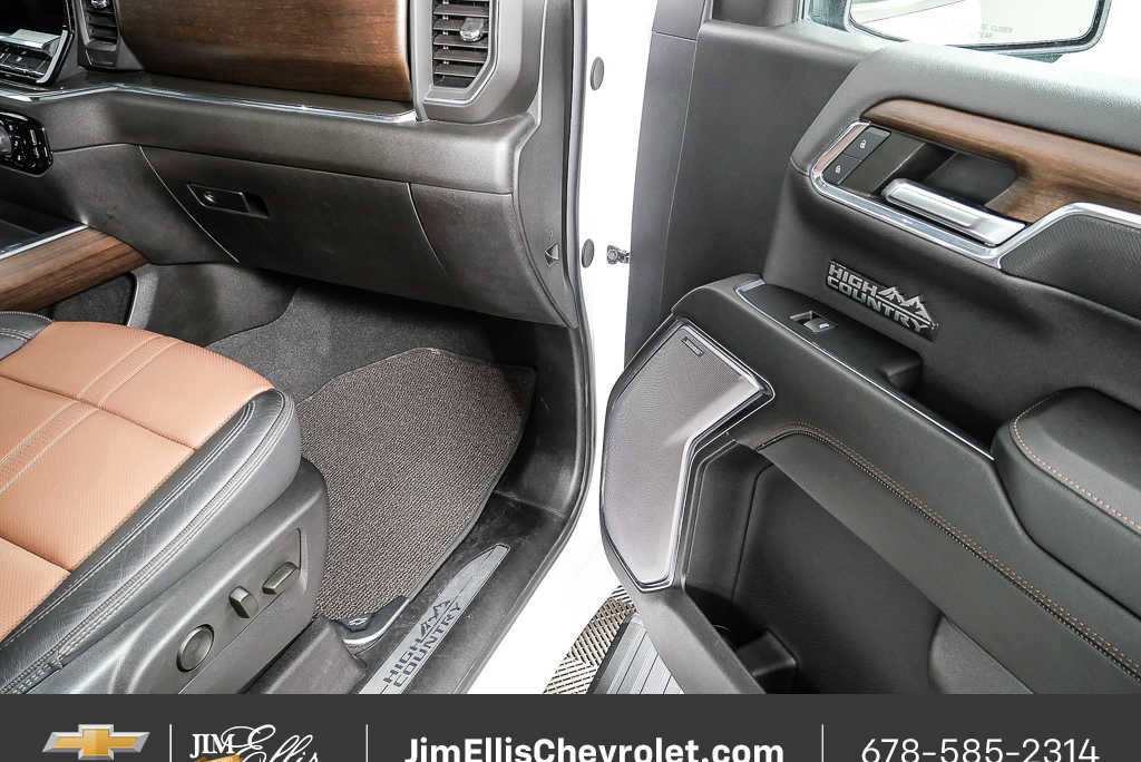 Used 2024 Chevrolet Silverado 1500 High Country w/ Technology Package AWD/4WD image 25