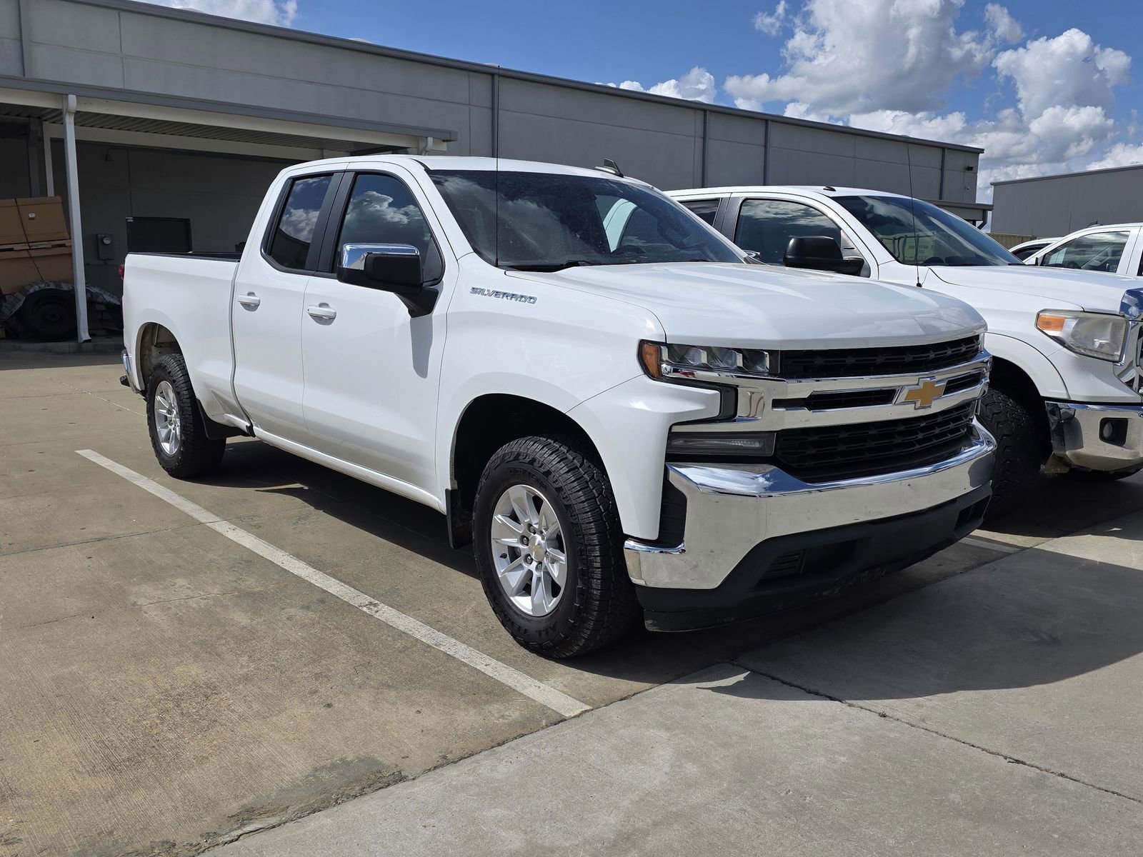 Used 2020 Chevrolet Silverado 1500 LT w/ All-Star Edition image 2
