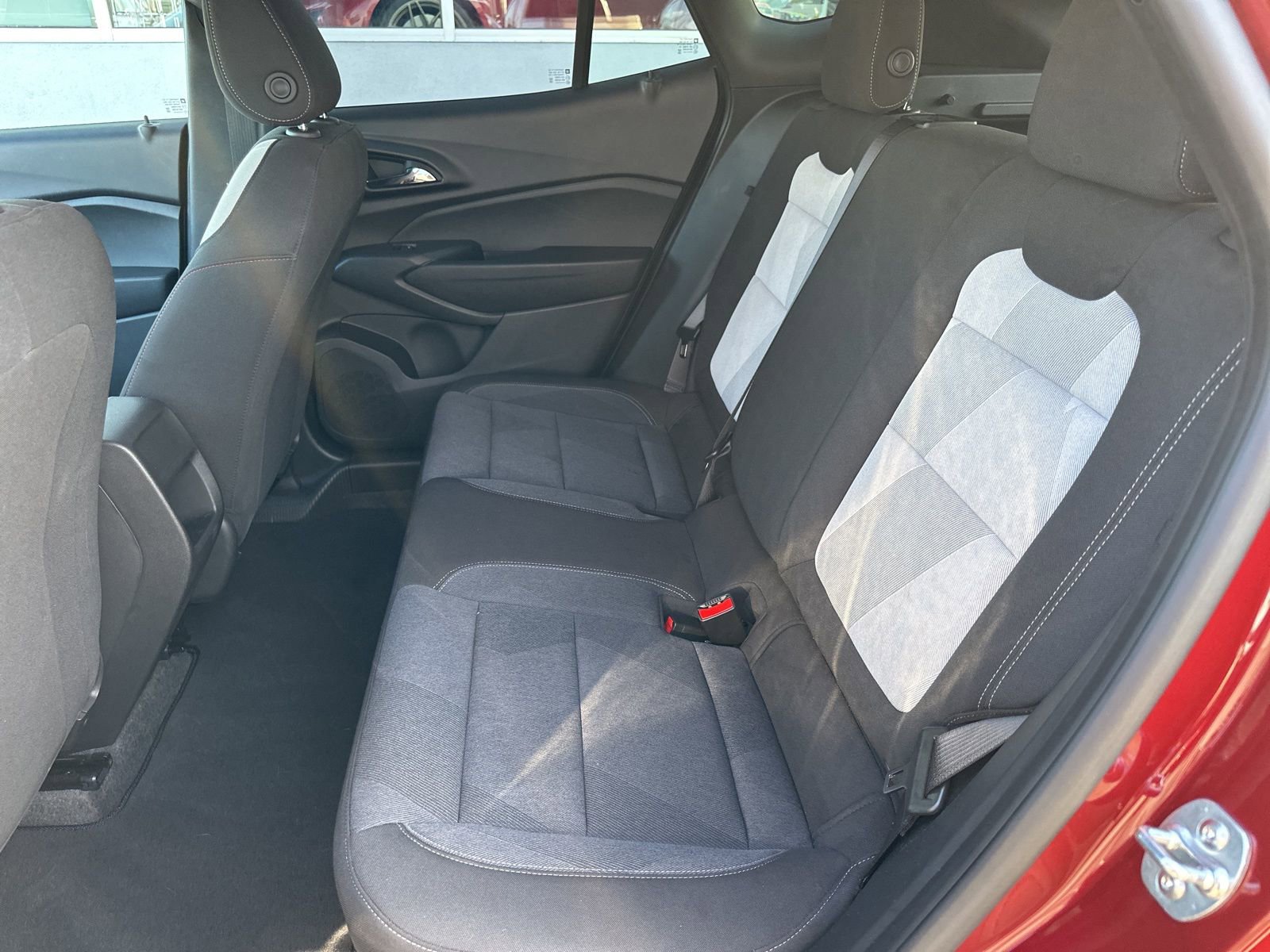 Used 2025 Chevrolet Trax RS w/ Sunroof Package image 14