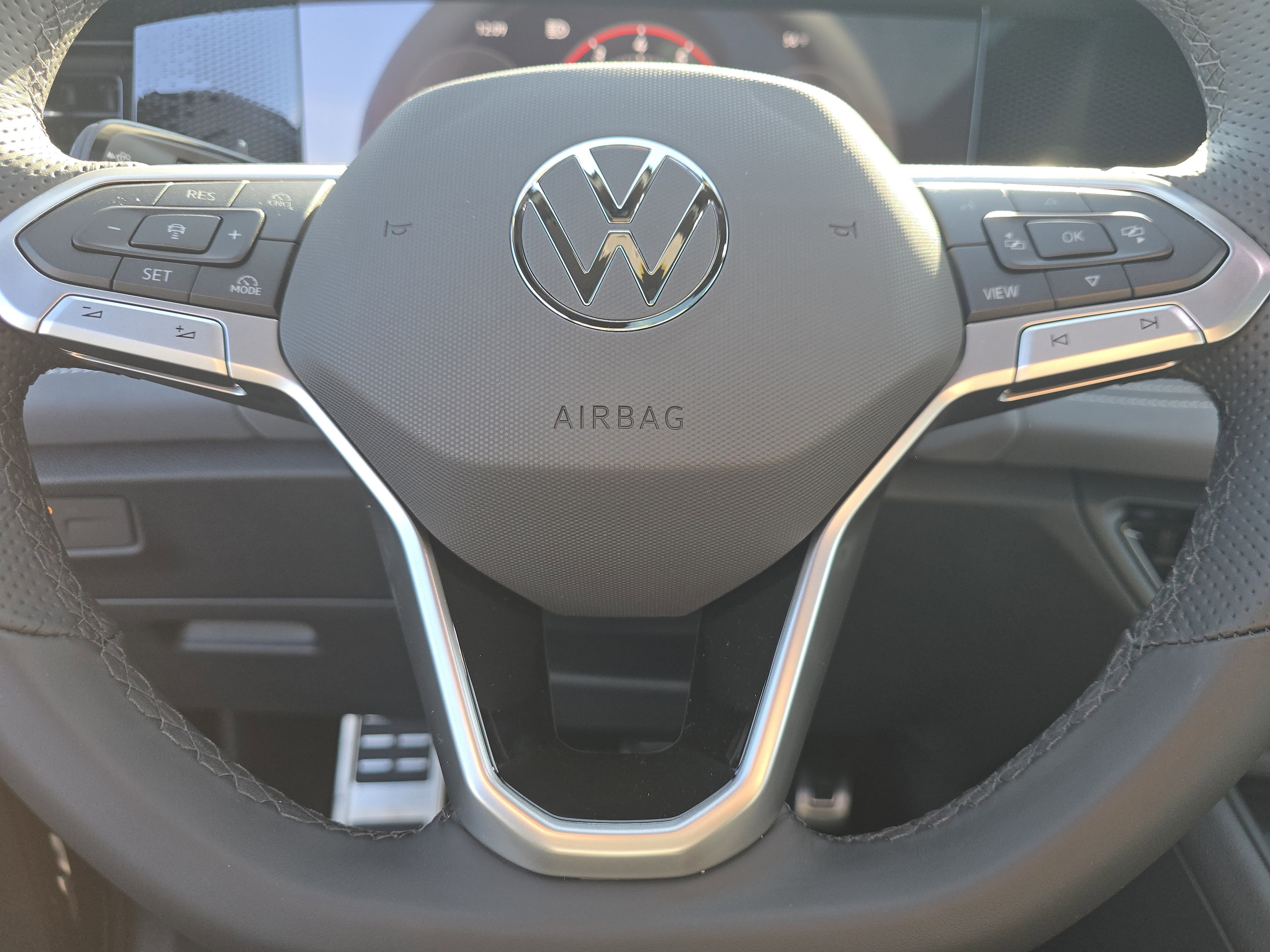 New 2026 Volkswagen Tiguan SE R-Line image 21