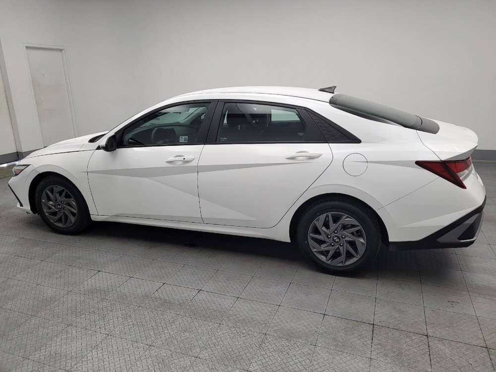 Used 2024 Hyundai Elantra SEL FWD image 3